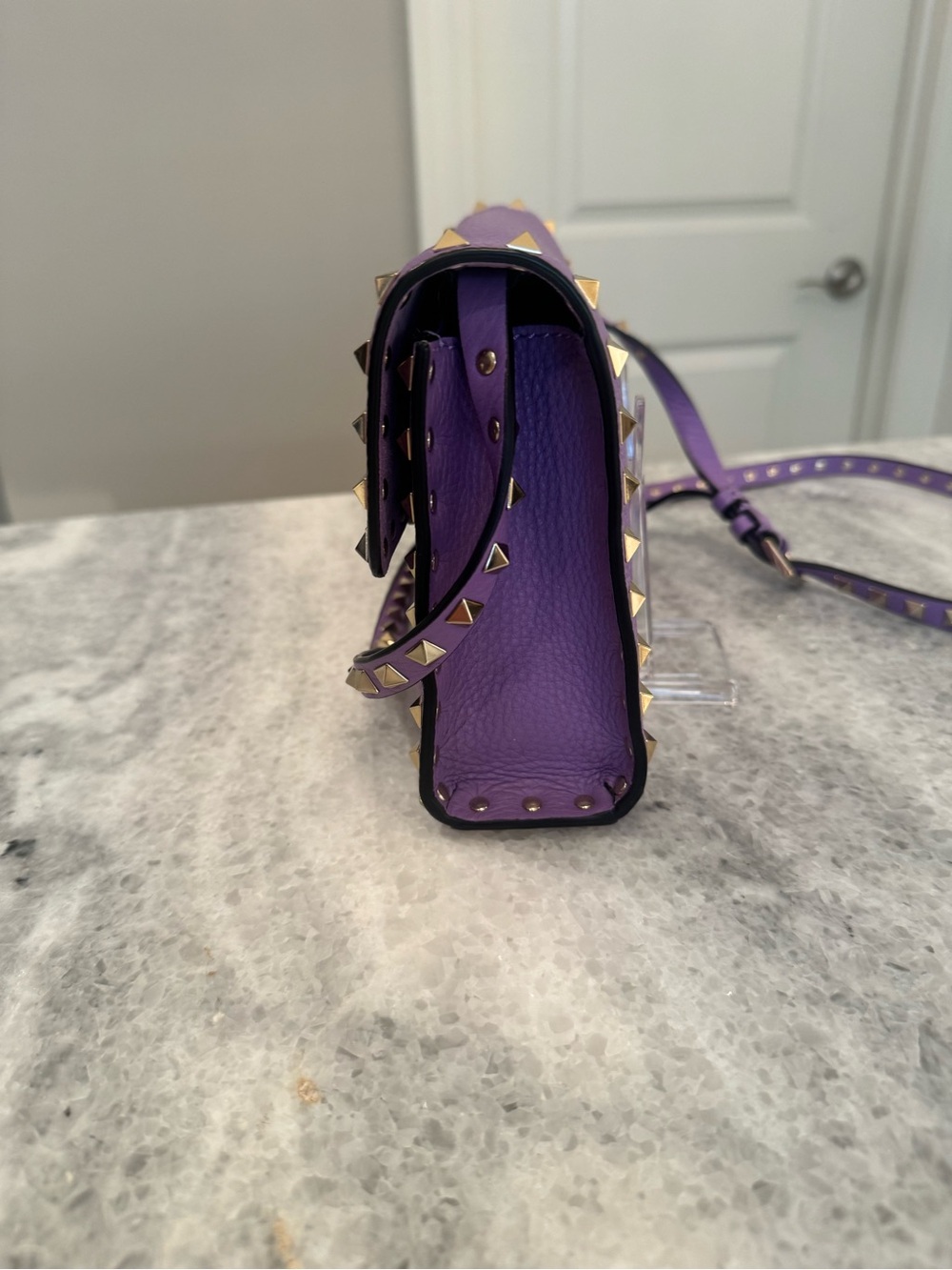 Valentino Garavani Lavender Rockstud Leather Crossbody with Gold Hardware - Picture 4 of 8